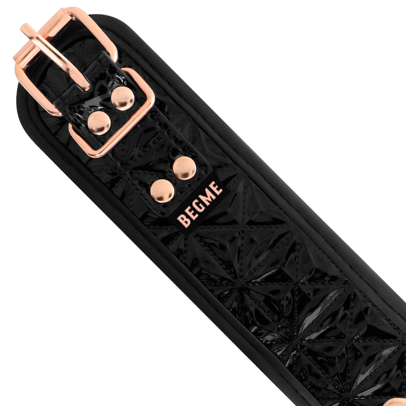BEGME - OBROŻA W CZARNEJ EDYCJI Z ZACISKAMI NA SUTKI Z PODSZEWKĄ Z NEOPRENU
