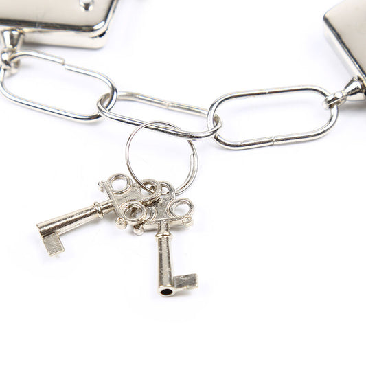 FETYSZ OHMAMA - WELWETOWE METALOWE KAJDANKI NA NADGARSTKI WYKOŃCZONE FUREM