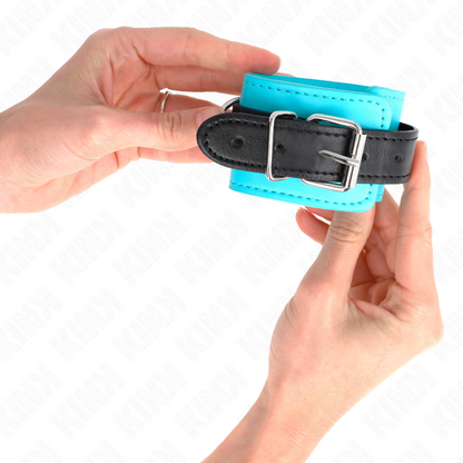 KINK - HOOK KLAMRY NA NADGARSTKI NIEBIESKIE Z PODSZEWKĄ Z FUTERKA REGULOWANE 20-28 CM X 5,5 CM