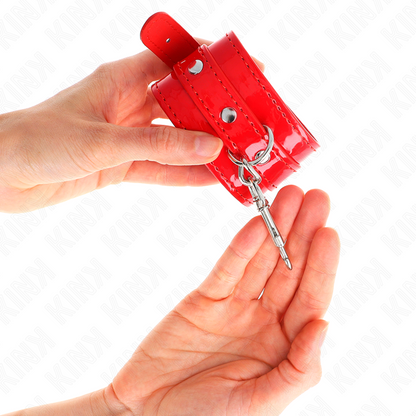 KINK - BŁYSZCZĄCE KAJDANKI CZERWONE REGULOWANE 23-33 CM