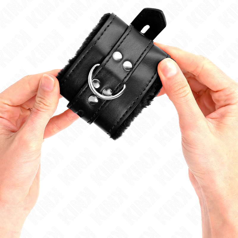 KINK - OWIJKI NA NADGARSTKI Z FUTREM I KWADRATOWYMI OTWÓRKAMI W KOLORZE CZARNYM I CZARNYM PASKIEM REGULOWANYM 17-29 CM X 6 CM