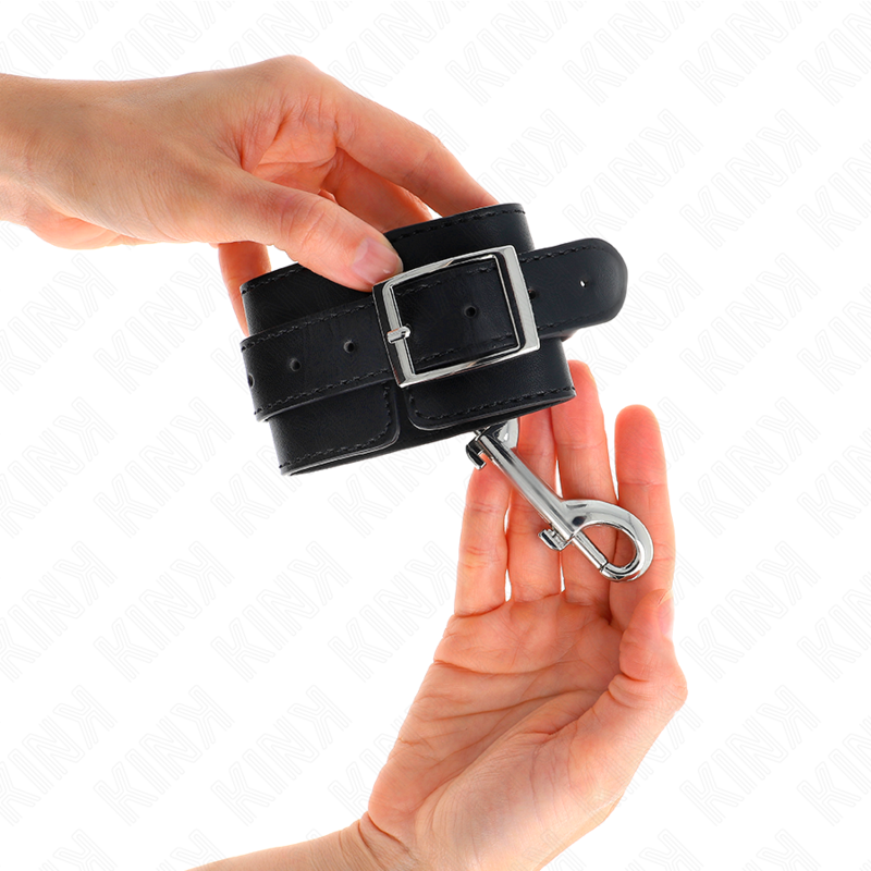 KINK - UCHWYTY NA NADGARSTKI - POJEDYNCZY RZĄD NITÓW CZARNE REGULOWANE 17-28 CM X 5 CM