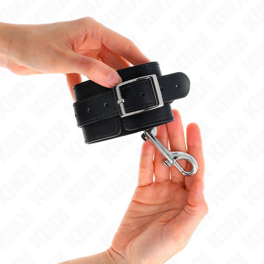 KINK - UCHWYTY NA NADGARSTKI - POJEDYNCZY RZĄD NITÓW CZARNE REGULOWANE 17-28 CM X 5 CM