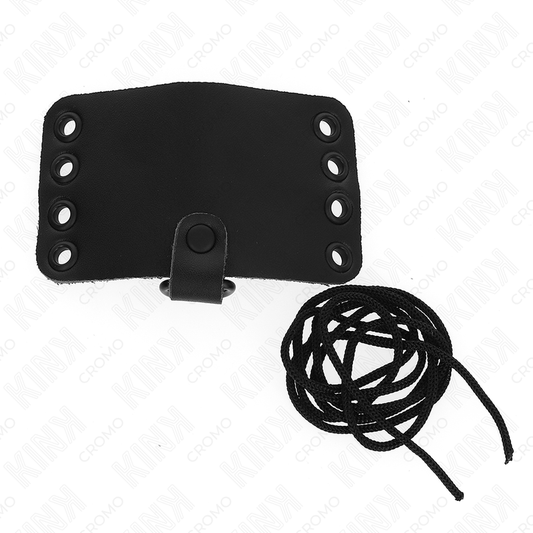 KINK - SKÓRZANY PIERŚCIEŃ NA PENISA Z ZAPIĘCIEM NA KORONKĘ I SZNUROWADŁAMI